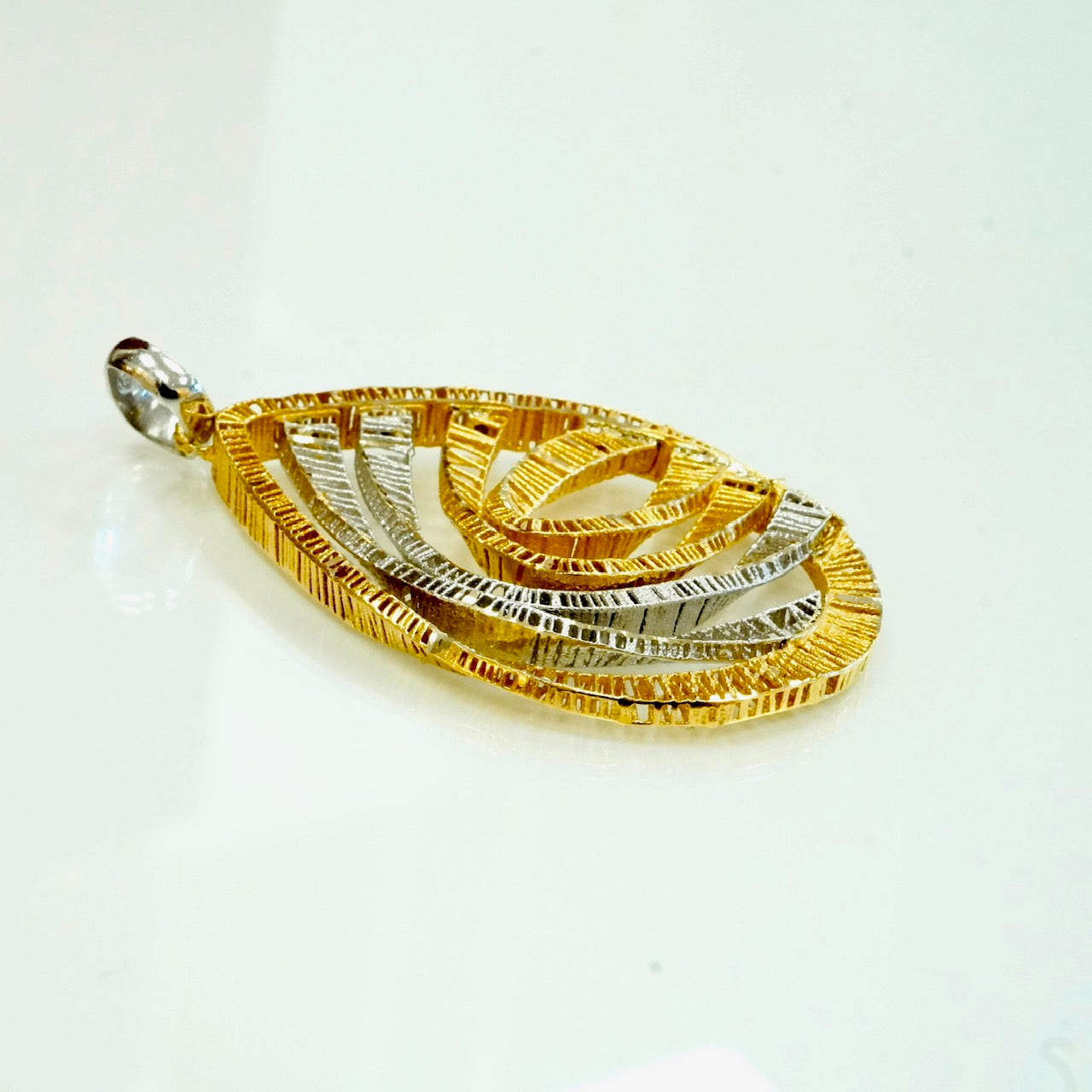 Fantastiskt HÄNGSMYCKE SILVER