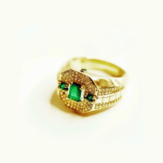 Smaragd, diamant i vacker guldring 18k