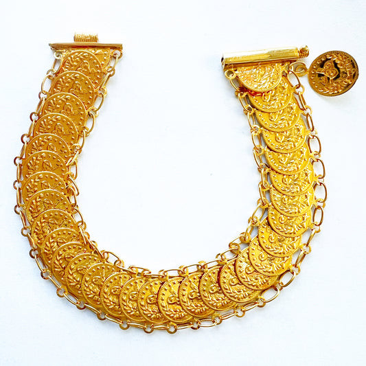 Exklusivt armband i 21K guld – Designat med sammankopplade mynt