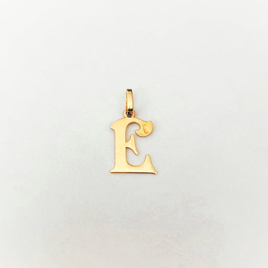 Trendigt Smycke med Bokstav – 18 Karat Guldhänge