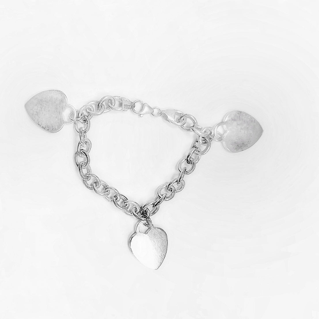 SILVERARMBAND med tre hjärtan
