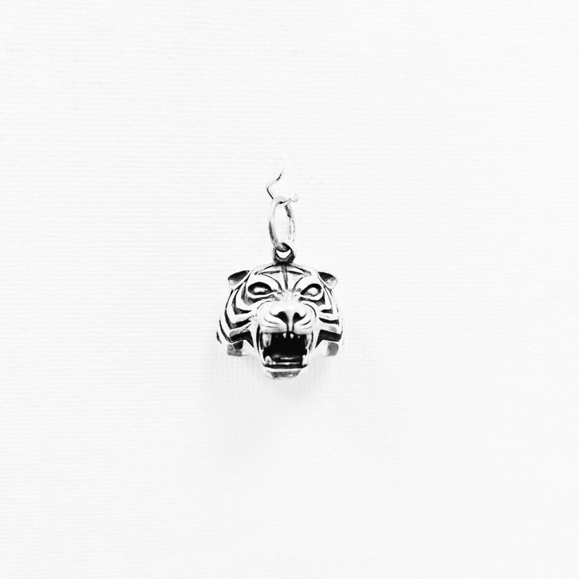 HÄNGSMYCKE SILVER tiger