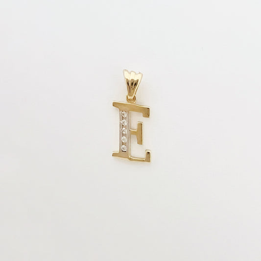 Initialhalsband i 18K Guld – Stilrent & Lyxigt Smycke