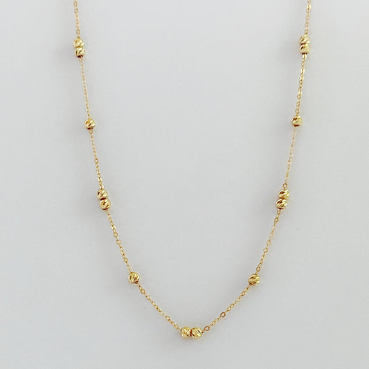 Guldhalsband med guldpärlor