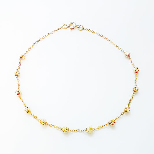 Minimalistiskt guldarmband med guldpärlor