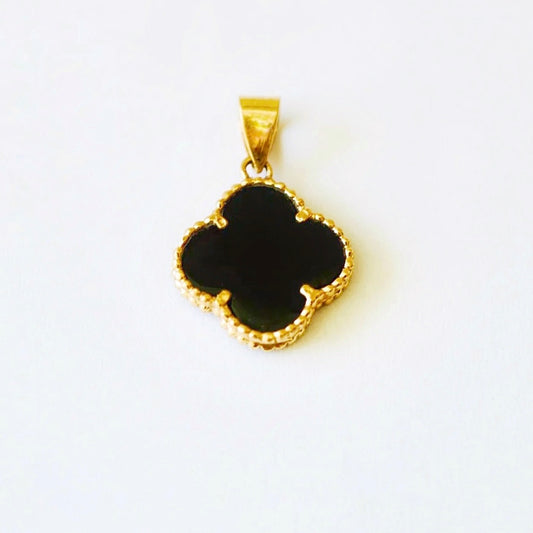 Exklusiva hängsmycken i 18 k svart klöver