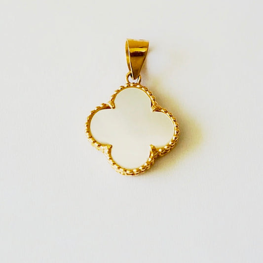 Hängsmycke 18 K med Vit klöver
