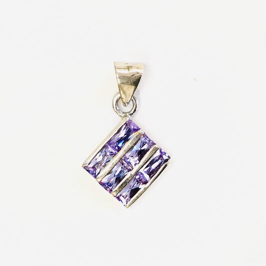 Silver hängsmycke med lila sten