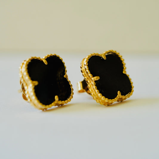 Exklusiva örhängen 18 k svart klöver