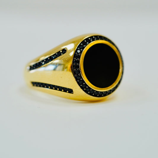 18K GULDRING MED SVART STEN