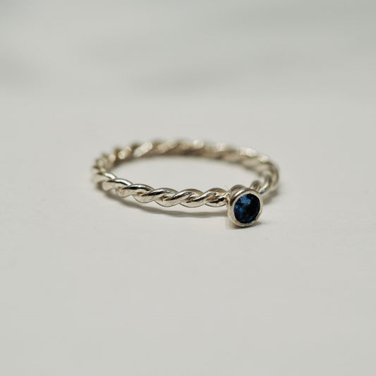 Mörkblå Sten i Silverring