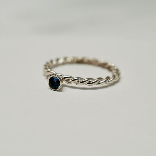 Mörkblå Sten i Silverring