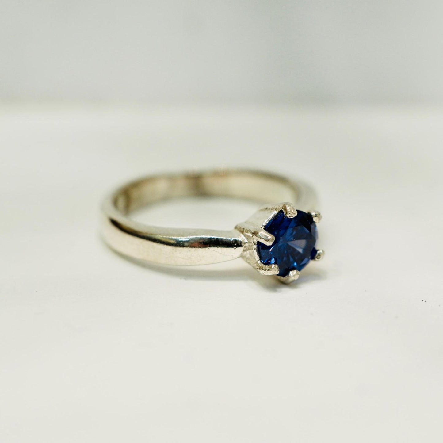 SILVERRING MED BLÅ STEN