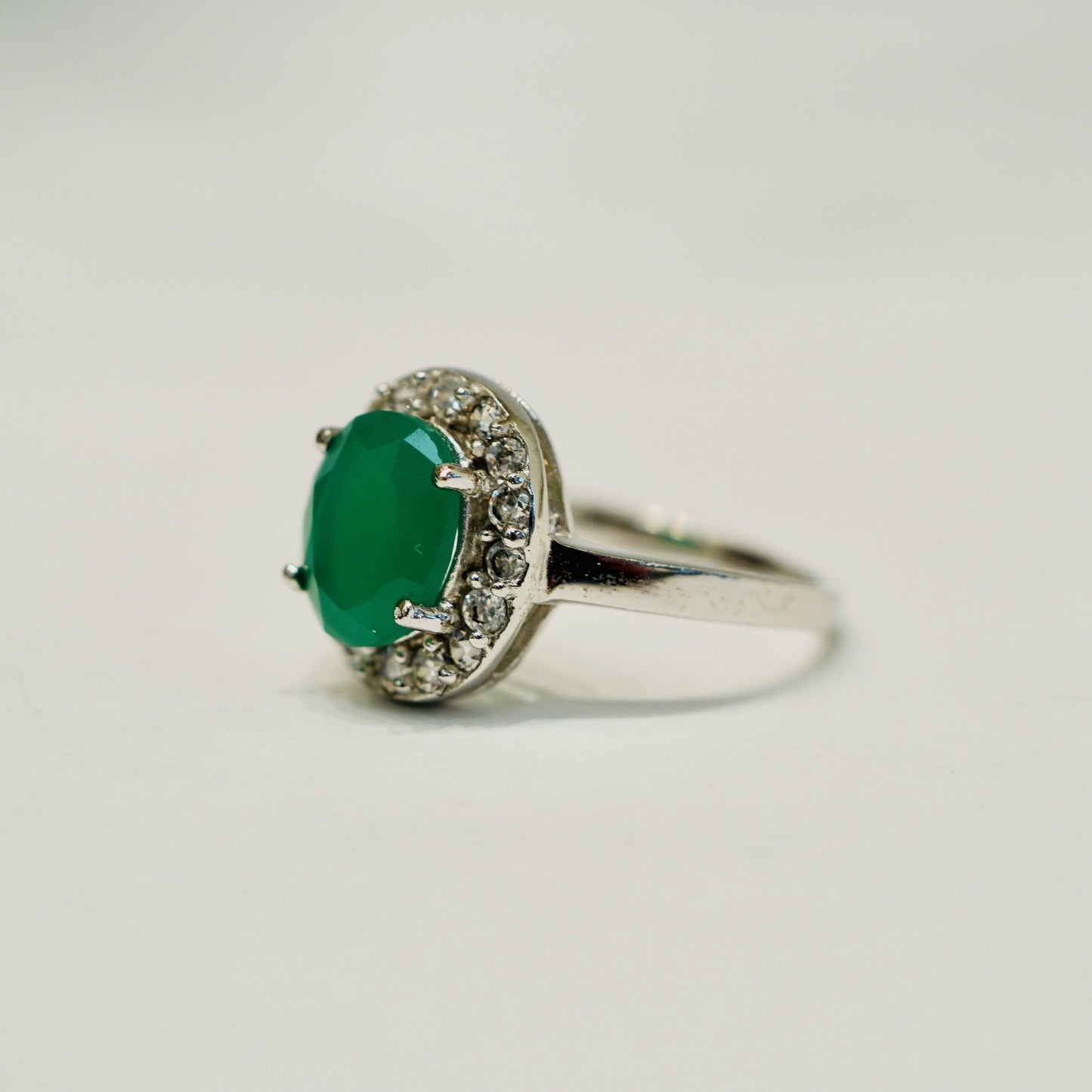 SILVERRING MED GRÖN STEN