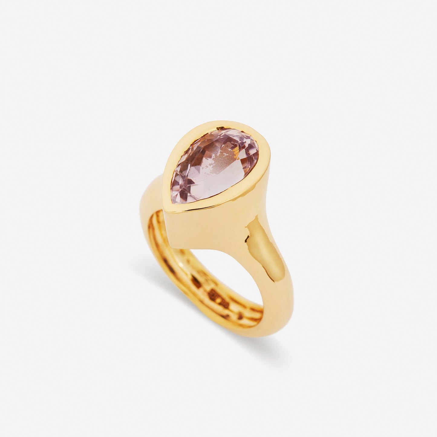 Handgjord guldring med Kunzite smycken.
