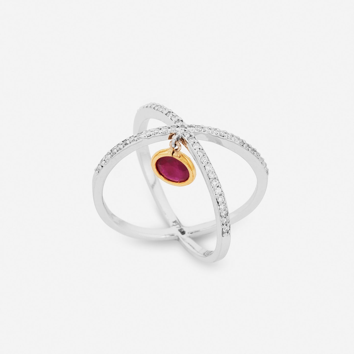 Handgjord ring i 18 karat vitguld med ädelstenen rubin.