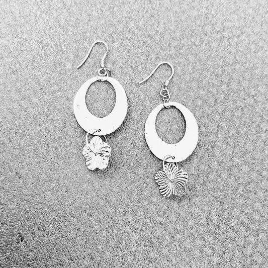 ÖRHÄNGEN SILVER BLOMMA