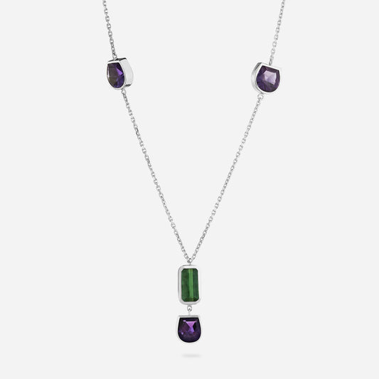 Vitguld halsband smycken med tre ametister och en turmalin.